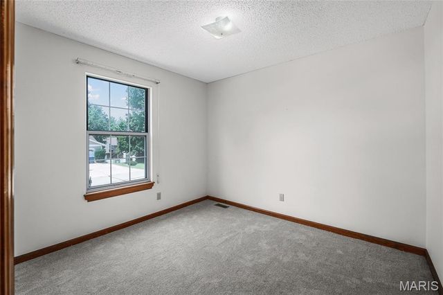 2912 Hameln Drive, St Charles, MO 63301