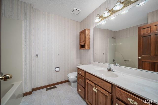 2912 Hameln Drive, St Charles, MO 63301