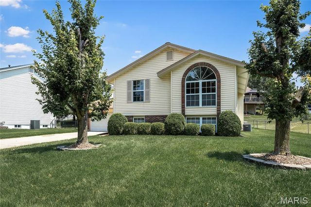 2912 Hameln Drive, St Charles, MO 63301