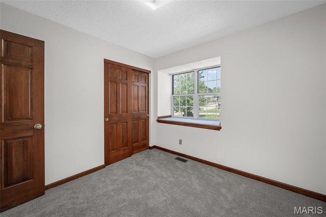 2912 Hameln Drive, St Charles, MO 63301