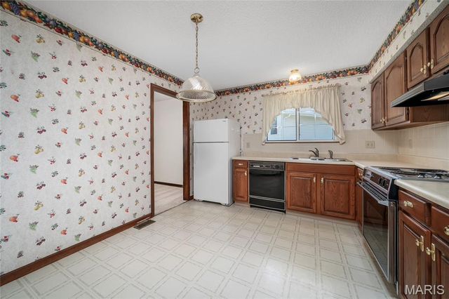 2912 Hameln Drive, St Charles, MO 63301