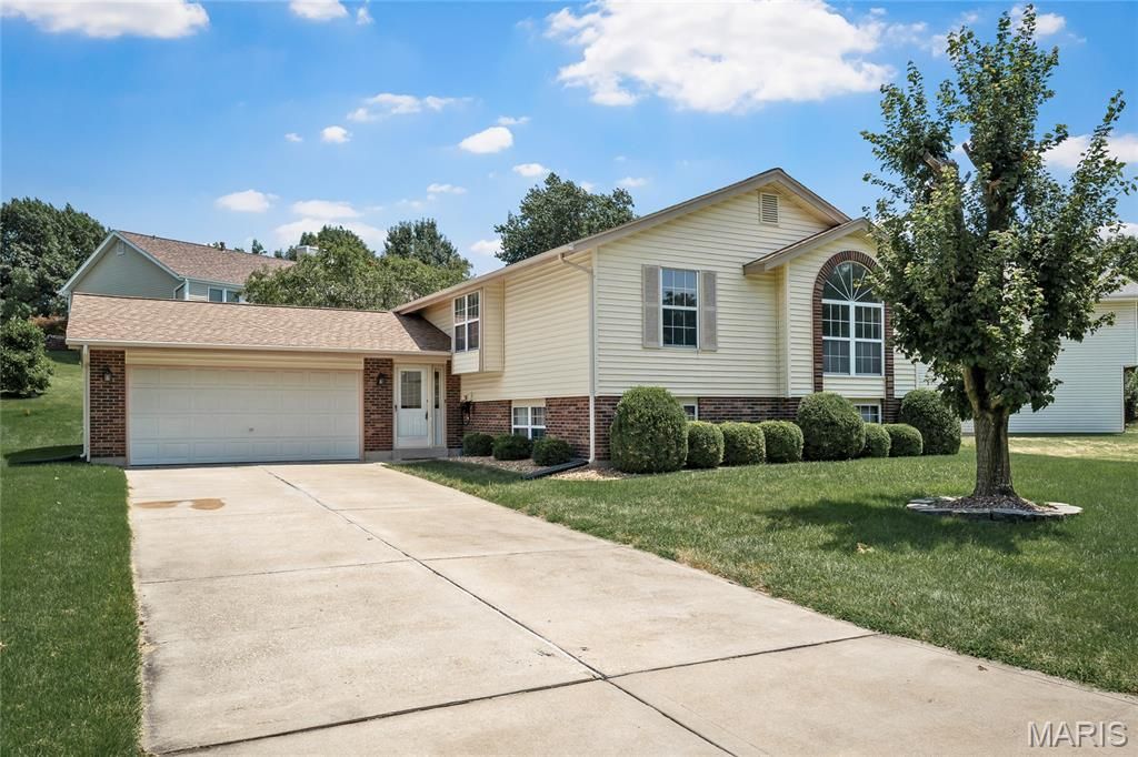 2912 Hameln Drive, St Charles, MO 63301