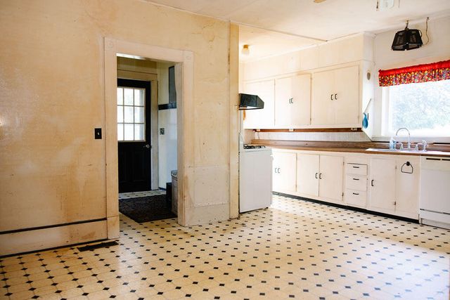 421 Kinsey Avenue Se, Caledonia Vlg, MI 49316
