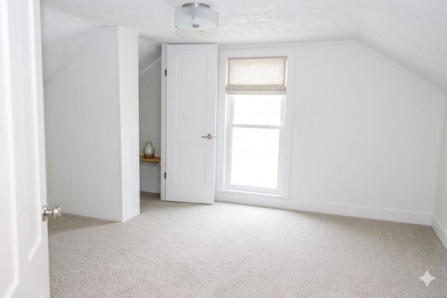 421 Kinsey Avenue Se, Caledonia Vlg, MI 49316