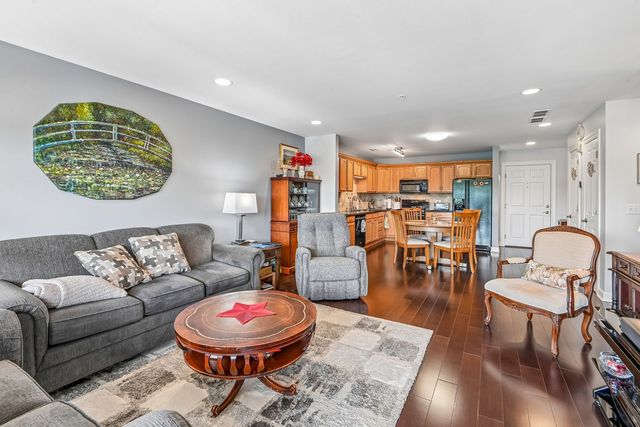 50 N Bokelman Street 535, Roselle, IL 60172