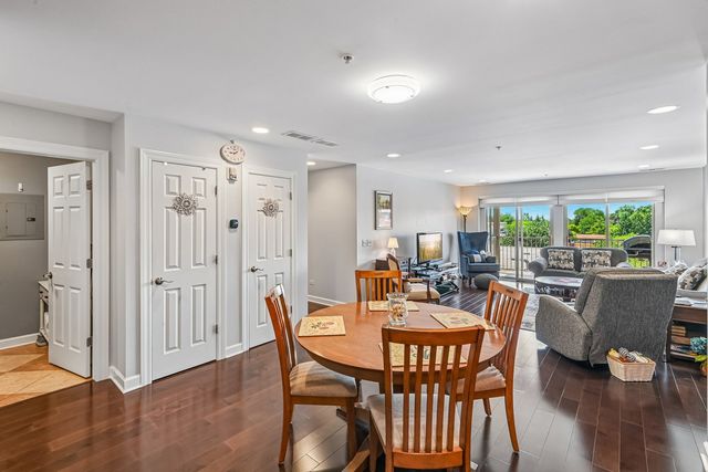 50 N Bokelman Street 535, Roselle, IL 60172