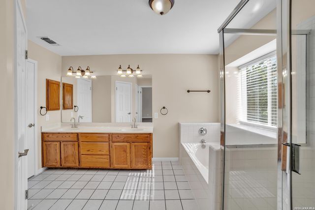 10123 Shadyglen, San Antonio, TX 78240