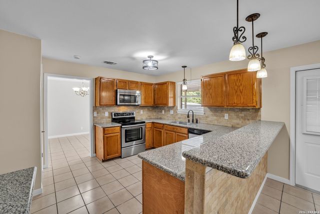 10123 Shadyglen, San Antonio, TX 78240
