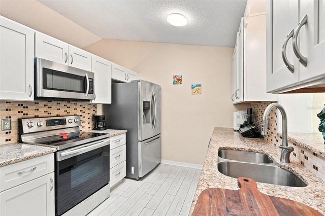 12435 ORANGEWOOD CIRCLE, Tavares, FL 32778