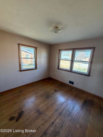 5012 Paramount Dr, Louisville, KY 40258