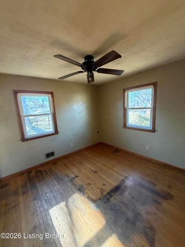 5012 Paramount Dr, Louisville, KY 40258