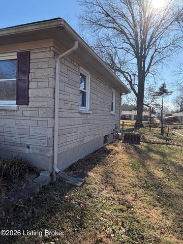 5012 Paramount Dr, Louisville, KY 40258