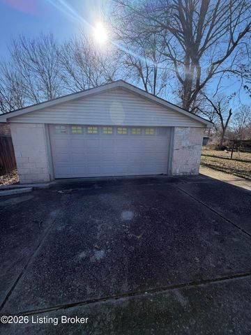 5012 Paramount Dr, Louisville, KY 40258