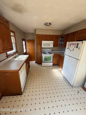 5012 Paramount Dr, Louisville, KY 40258