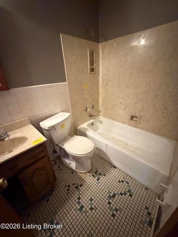 5012 Paramount Dr, Louisville, KY 40258