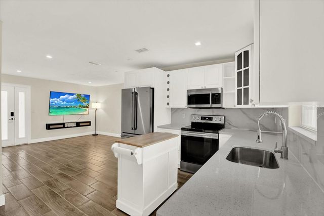 1910 E WILDER AVENUE, Tampa, FL 33610