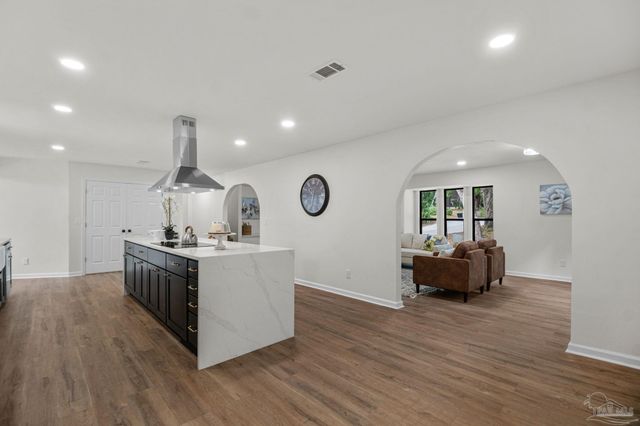 5720 Avenida Robledal, Pensacola, FL 32504