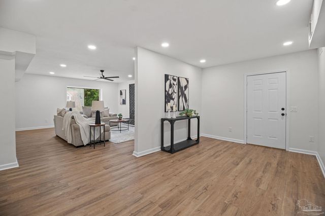 5720 Avenida Robledal, Pensacola, FL 32504