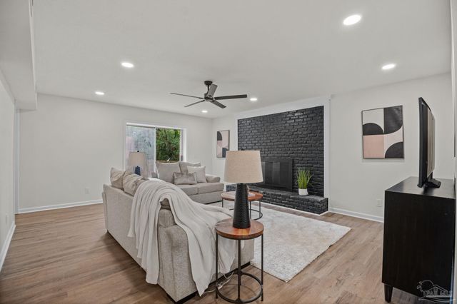 5720 Avenida Robledal, Pensacola, FL 32504