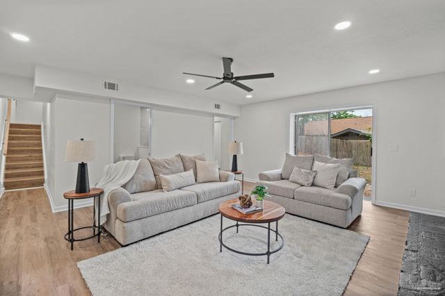 5720 Avenida Robledal, Pensacola, FL 32504