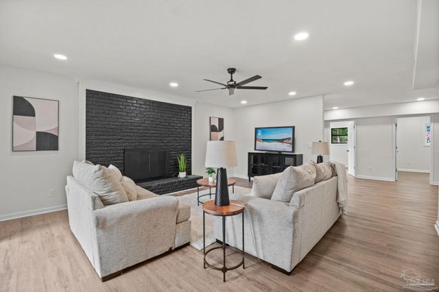 5720 Avenida Robledal, Pensacola, FL 32504