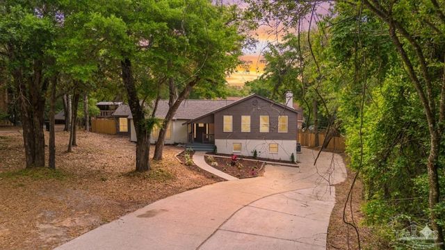 5720 Avenida Robledal, Pensacola, FL 32504