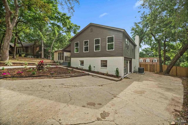 5720 Avenida Robledal, Pensacola, FL 32504