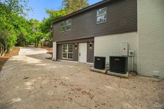5720 Avenida Robledal, Pensacola, FL 32504
