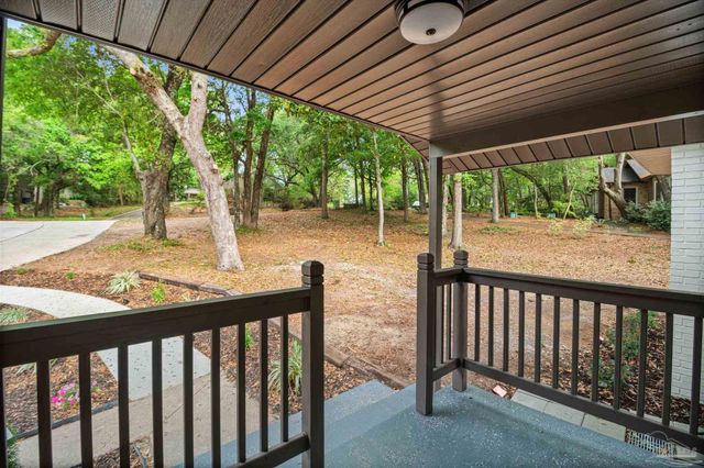 5720 Avenida Robledal, Pensacola, FL 32504
