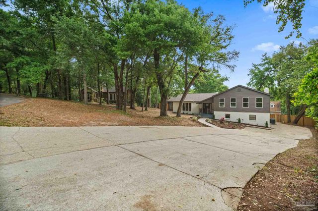 5720 Avenida Robledal, Pensacola, FL 32504