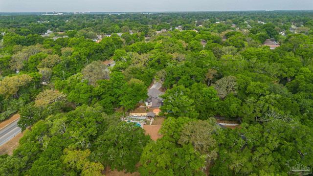 5720 Avenida Robledal, Pensacola, FL 32504
