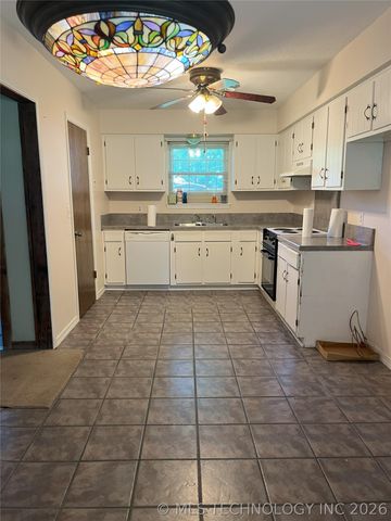 1003 NW 10th Street, Stigler, OK 74432