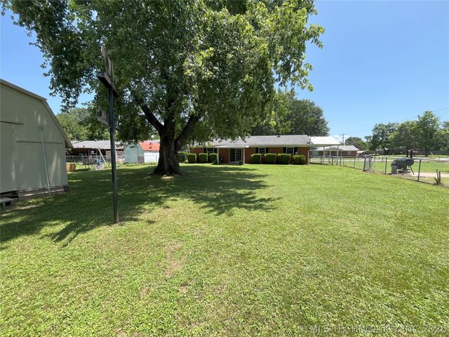 1003 NW 10th Street, Stigler, OK 74432