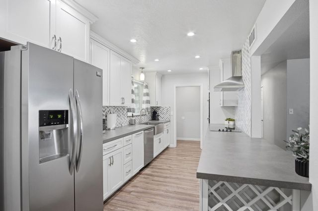 1511 Lorry Ave, Modesto, CA 95355