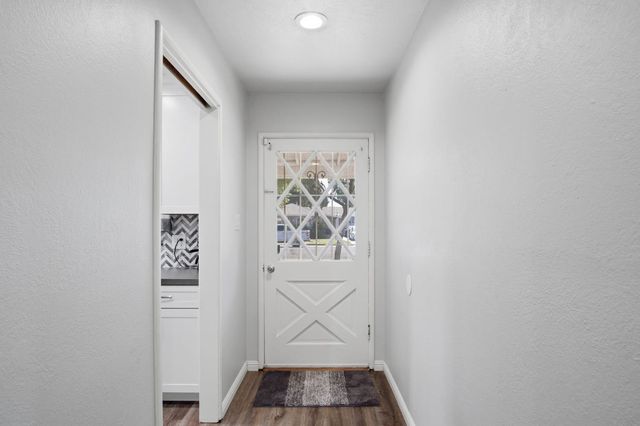 1511 Lorry Ave, Modesto, CA 95355