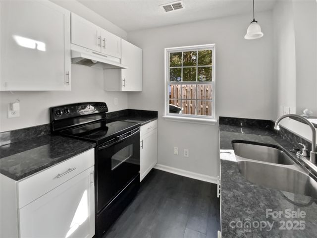 6086 Cougar Lane, Charlotte, NC 28269