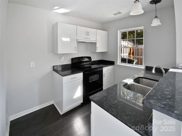 6086 Cougar Lane, Charlotte, NC 28269