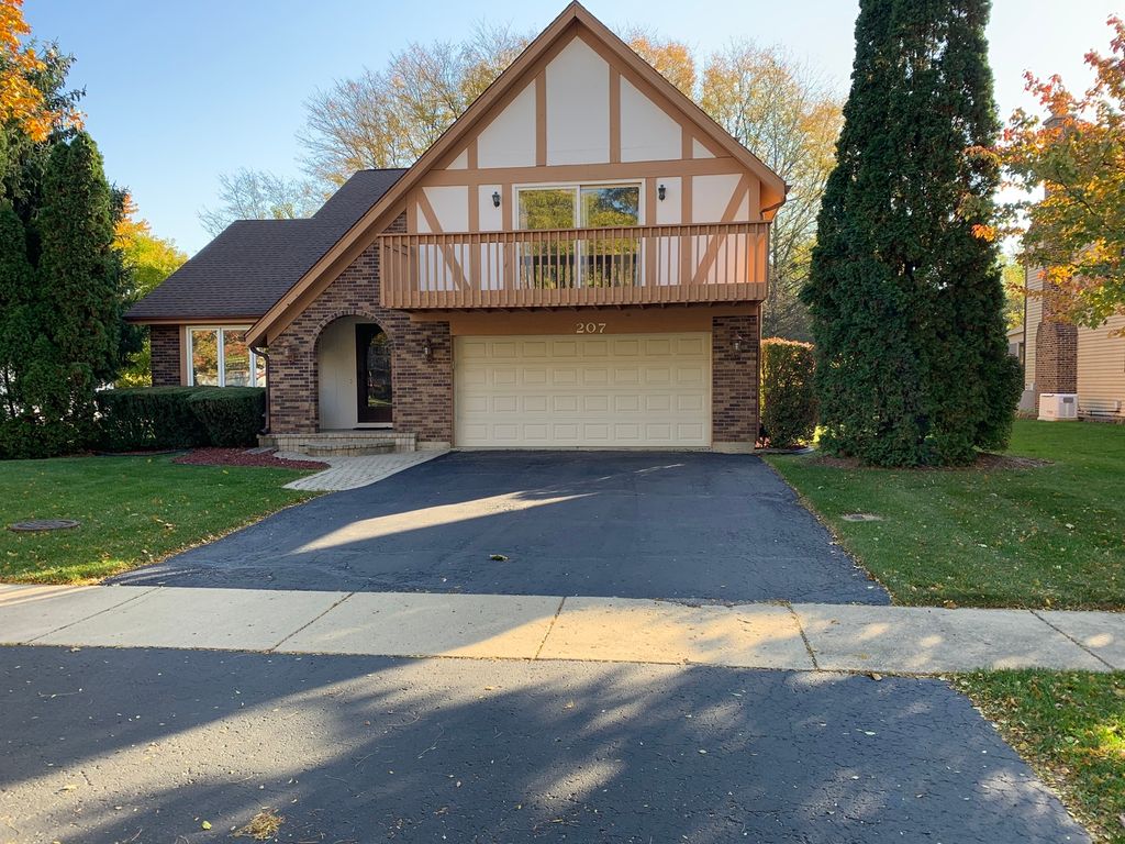 207 N WILKE Road, Palatine, IL 60074