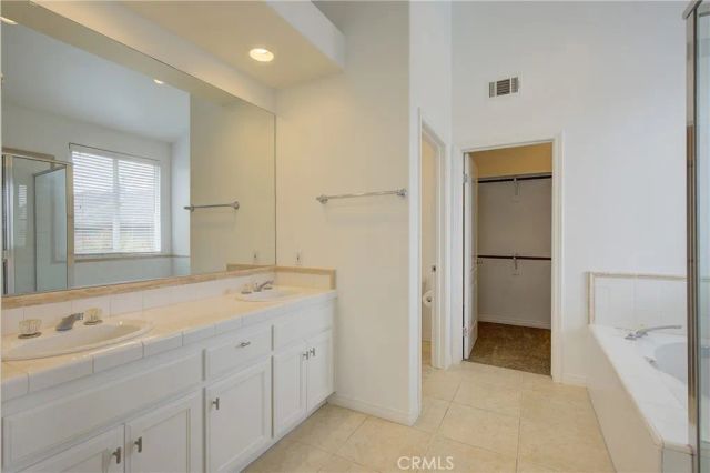2239 Pacific Avenue E, Costa Mesa, CA 92627