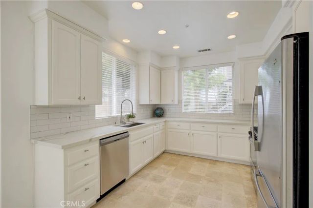 2239 Pacific Avenue E, Costa Mesa, CA 92627