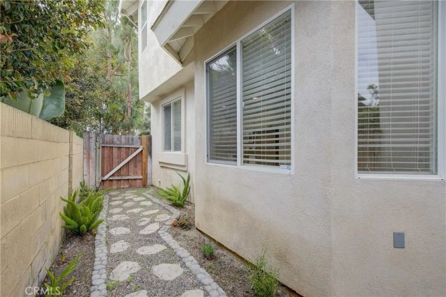 2239 Pacific Avenue E, Costa Mesa, CA 92627