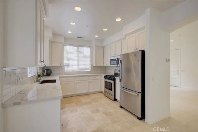 2239 Pacific Avenue E, Costa Mesa, CA 92627