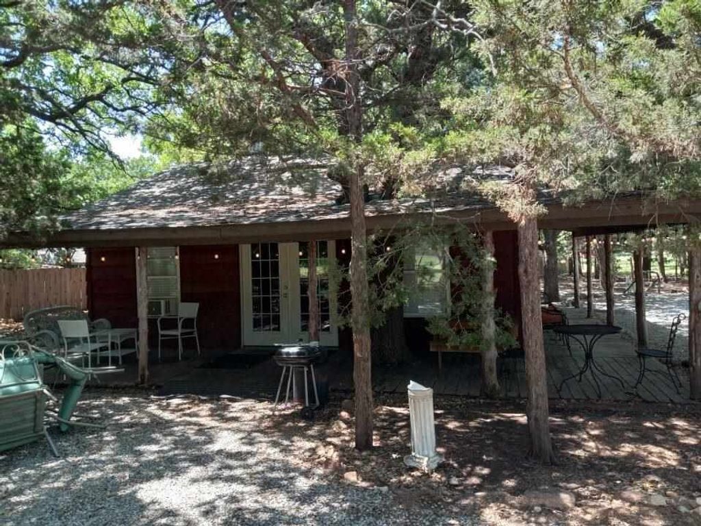 422 NW Eagles Landing Pl, Medicine Park, OK 73557