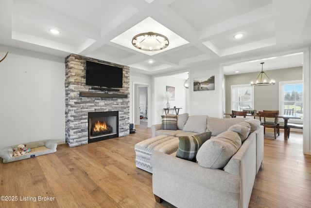 156 Remington Dr, Bardstown, KY 40004