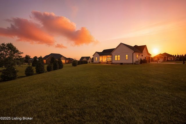 156 Remington Dr, Bardstown, KY 40004