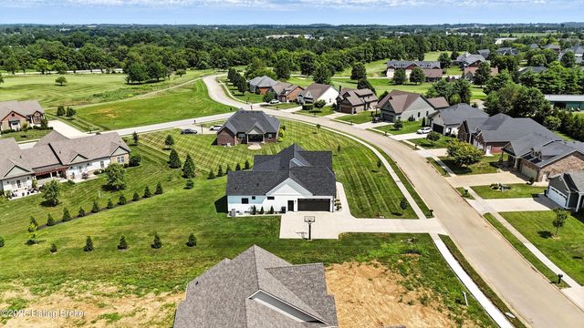 156 Remington Dr, Bardstown, KY 40004