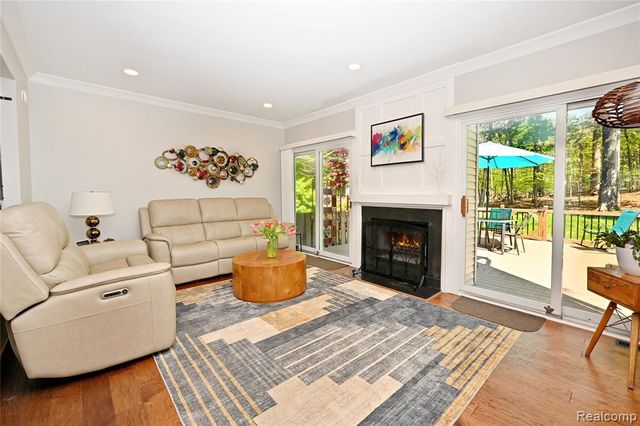 1562 Brentwood Drive, Troy, MI 48098