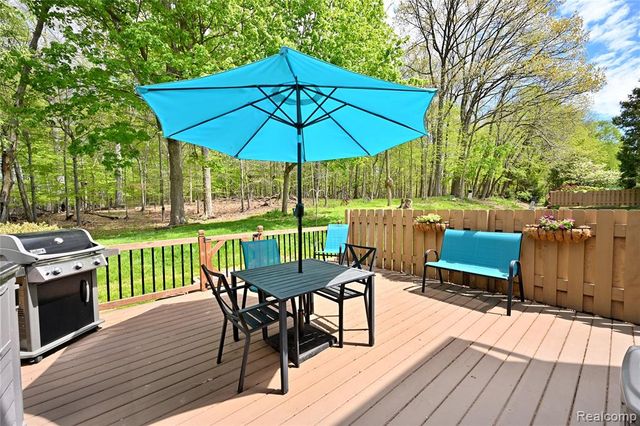 1562 Brentwood Drive, Troy, MI 48098