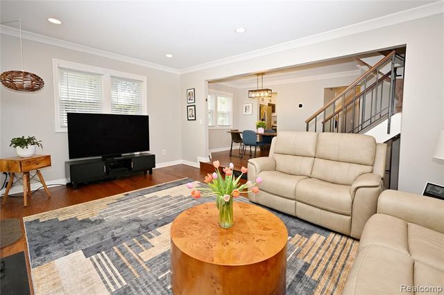 1562 Brentwood Drive, Troy, MI 48098