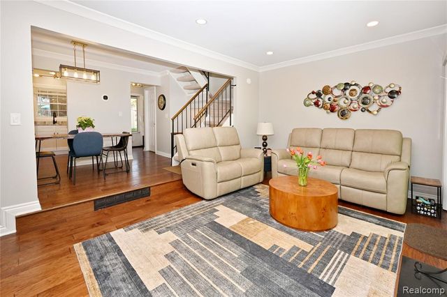 1562 Brentwood Drive, Troy, MI 48098